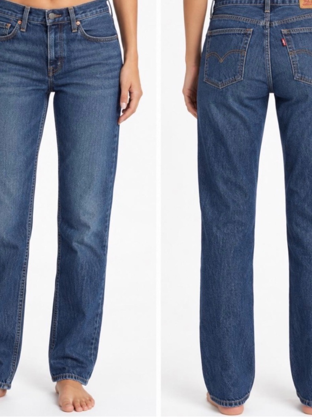 Levi's Women's Middy Straight Leg Jeans in Medium Blue